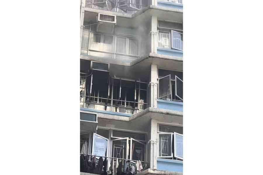 東熹苑逸熹閣單位冒煙 老翁獲救送院