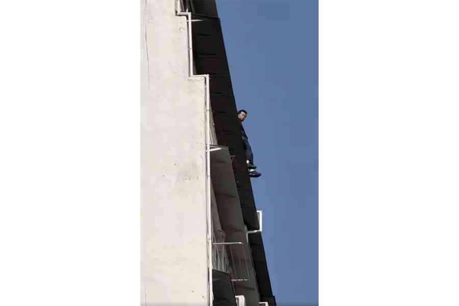 珍惜生命｜紅磡男子危站天台後墮樓亡