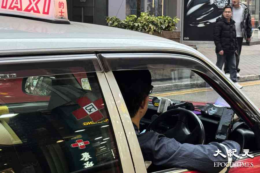 的士司機憂限制2部手機影響接單效率  乘客普遍支持新例保障安全