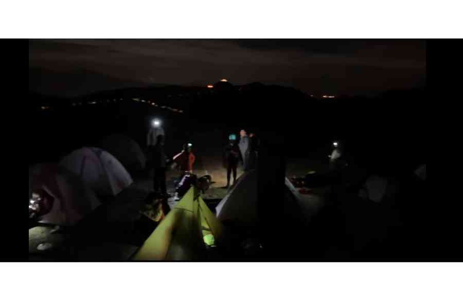 飛鵝山直升機坪上露營 被勸阻 普通話客：沒事玩會