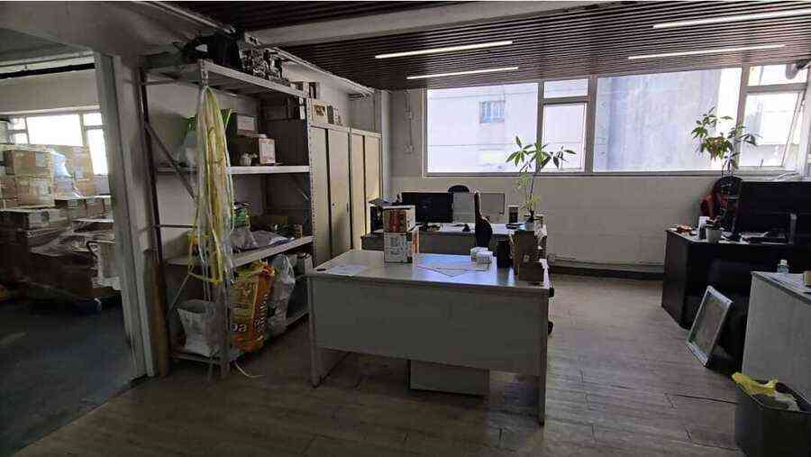 美聯：荃灣榮興工業大廈高層連天台特色單位放售 意向價600萬