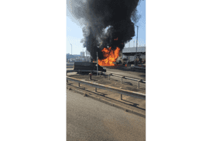 長沙灣魚類批發市場8貨車起火 2人受傷送院