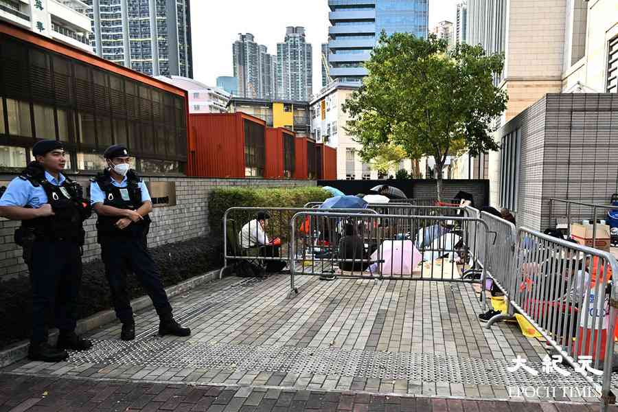 黎智英案下周一判刑 已有市民現場排隊