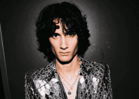 【每日品牌】Valentino任命SOMBR為品牌大使 鎖定Z世代策略