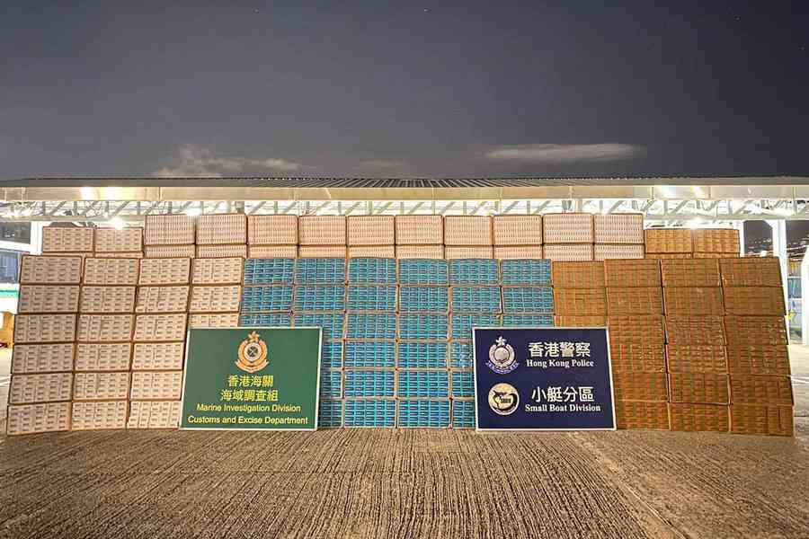 水警大嶼南破逾1400萬元私煙案 截兩貨車拘兩男