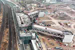 港鐵東涌東站今日平頂 港鐵:目標2029年完成