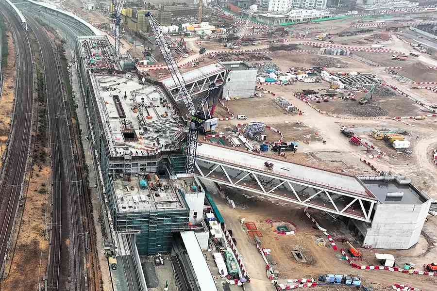 港鐵東涌東站今日平頂 港鐵：目標2029年完成
