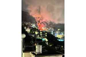 梨木樹老圍附近鐵皮屋起火 升為3級