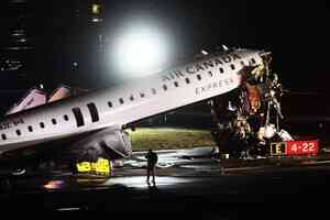 （更新）紐約拉瓜迪亞機場客機撞消防車 兩機師亡41人傷 五百多班航班取消