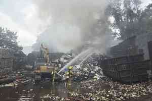 大埔回收場起火4人受傷送院 疑不當處理噴霧氣瓶肇禍