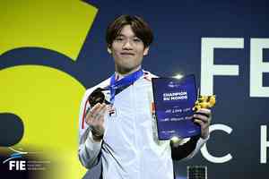 林浩朗劍擊世青賽青年組男花奪金