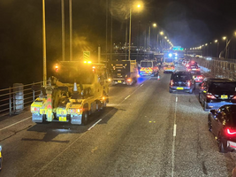 青衣貨車撞私家車1死3傷 貨車司機被捕