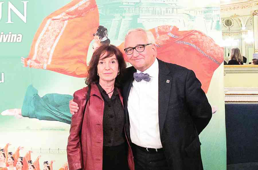 西班牙著名詩人：神韻給人精神啟迪