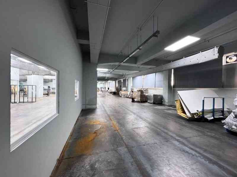 美聯：青衣工業中心低層全層巨無霸倉庫放售