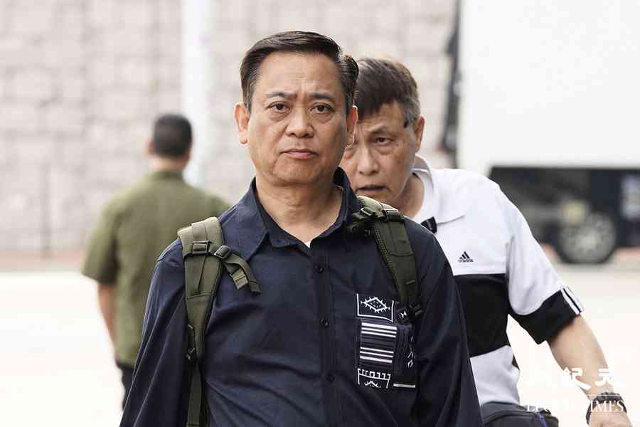 宏福苑聽證會｜前法團成員稱有工人曾因吸煙被罰離場 唯問題無明顯改善