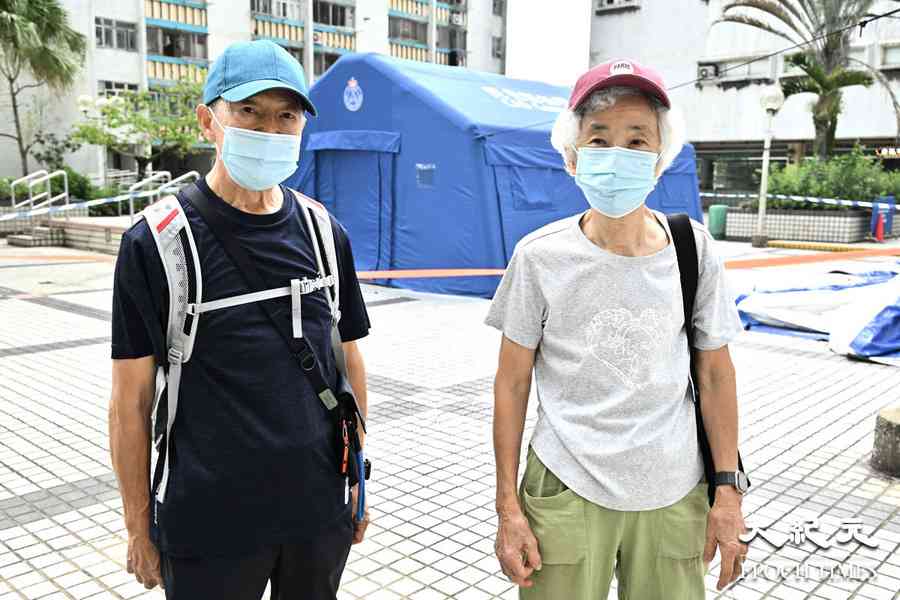 宏福苑｜有災民提早離場「已沒東西可取」 ​八旬夫婦難上21樓靠孫代勞