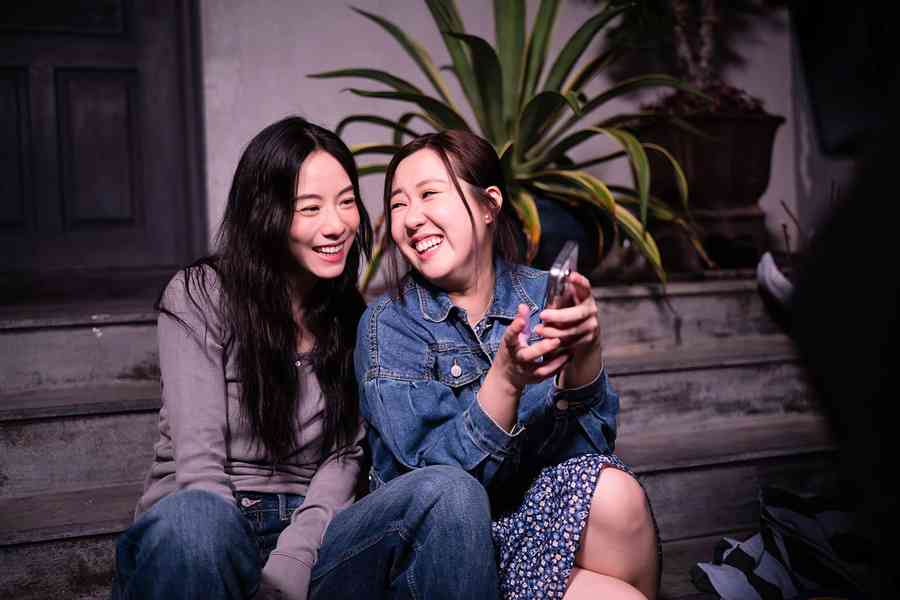 鄧麗欣今年第一首派台歌《仍留在這裏》MV上架 冀大家珍惜現在