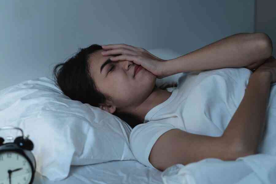 【健康養成記】明明很累卻失眠？ 醫師：先學會「放過自己」