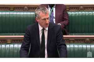 英保安大臣促即解僱袁松彪 籲在英港人「警覺但毋須恐懼」