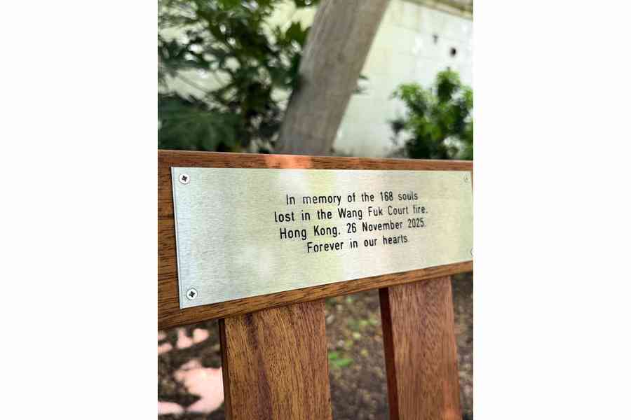 宏福苑火災半周年 倫敦花園設長椅悼罹難者