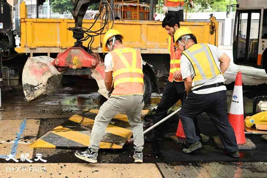 銅鑼灣禮頓道水管滲漏 轉入堅拿道西的行車線暫時封閉