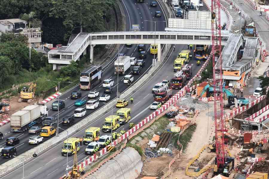 粉嶺公路近客家圍3車相撞 18人傷