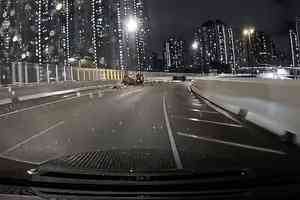 青沙公路貨車撞的士 一男一女被拋出車外亡