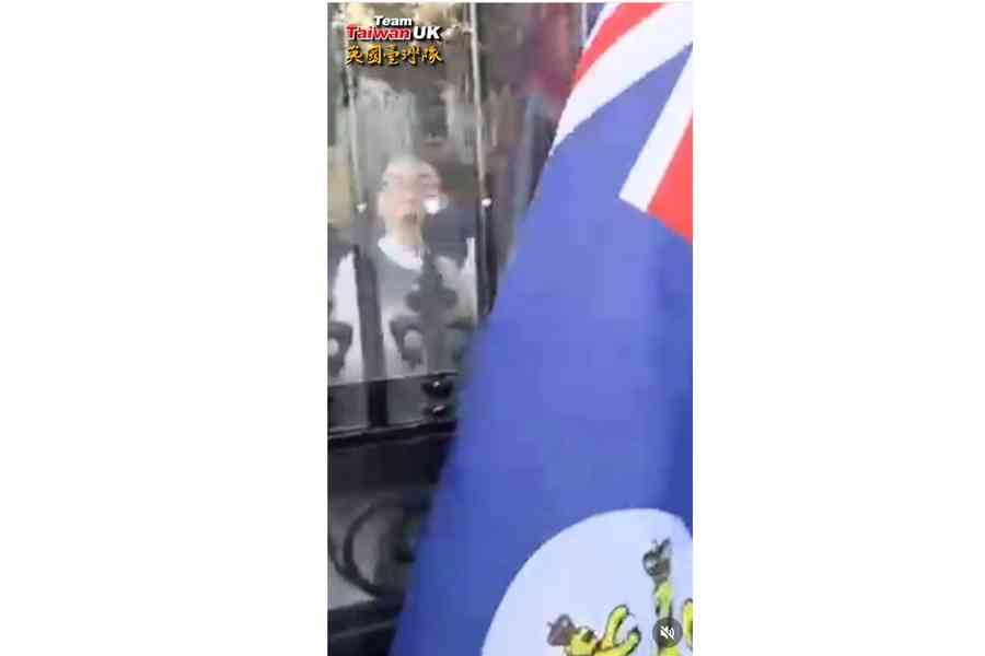 中共駐英使館人員疑用電槍襲港人示威者