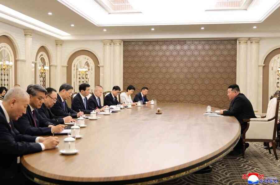 王滬寧訪朝 金正恩「羞辱」式會見惹議