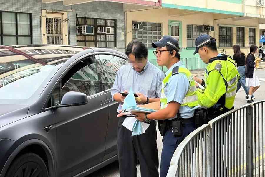 開學日發生意外 大角咀男學生遭父親開車輾傷腳