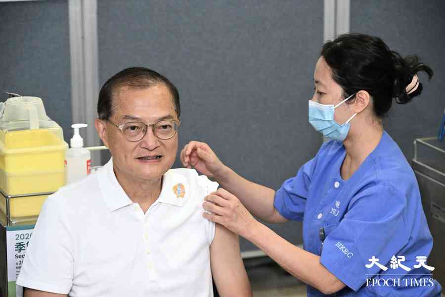 盧寵茂與官員接種流感疫苗 籲市民儘快打針