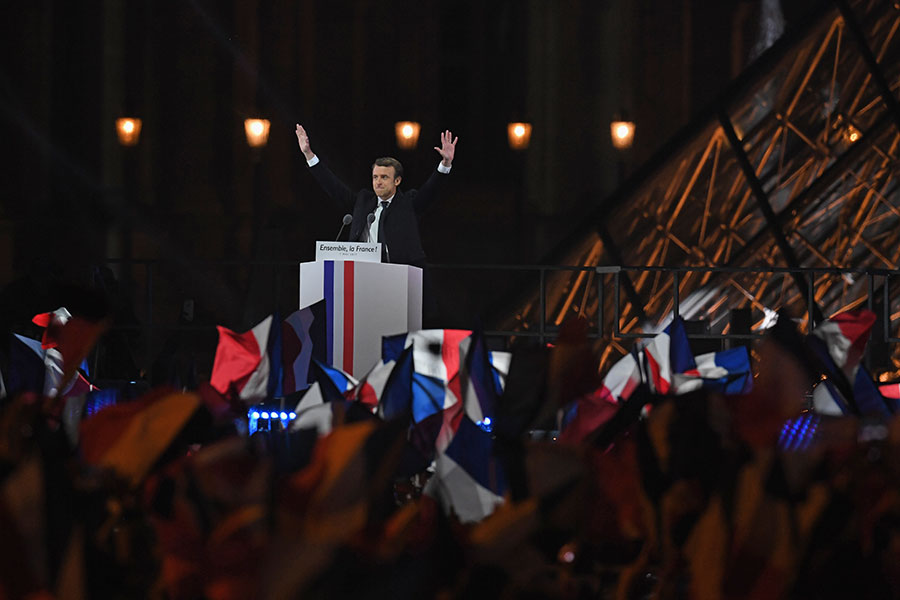 馬克龍勝選後向法國人民和全世界發表講話說，法國展開歷史新一頁，期待這是「希望和重建信任的一頁」。（Jeff J Mitchell/Getty Images）