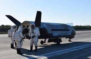 完成兩年機密任務 美太空飛機X-37B返地球