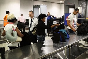 美強化國際航班安檢 每天逾30萬人受影響