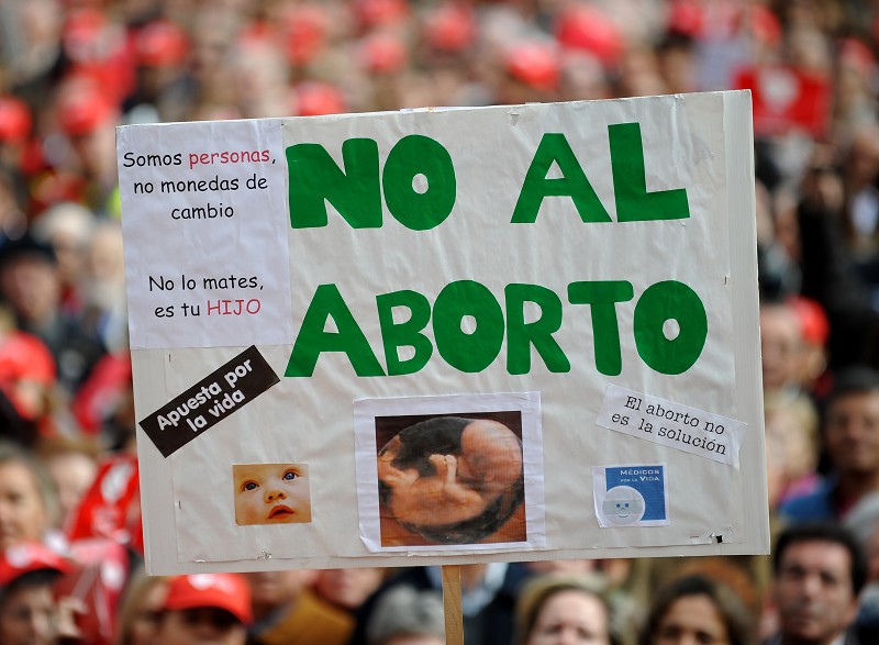 美國務院宣佈將擴大實行反墮胎政策的範圍。圖為美國反墮胎人士遊行。（Getty Images）