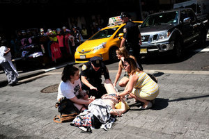 紐約時代廣場汽車撞人1死22傷 市長：非恐襲
