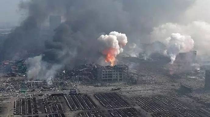 2015年8月12日，天津市濱海新區天津港發生特大火災爆炸事故。（網絡圖片）