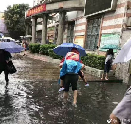 5月24日，廣州、深圳遭暴雨襲擊。圖為暴雨下的廣州。（網絡圖片）