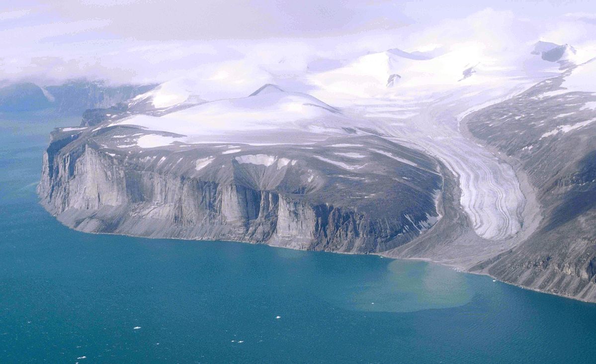 巴芬島冰川出海口。（維基百科）