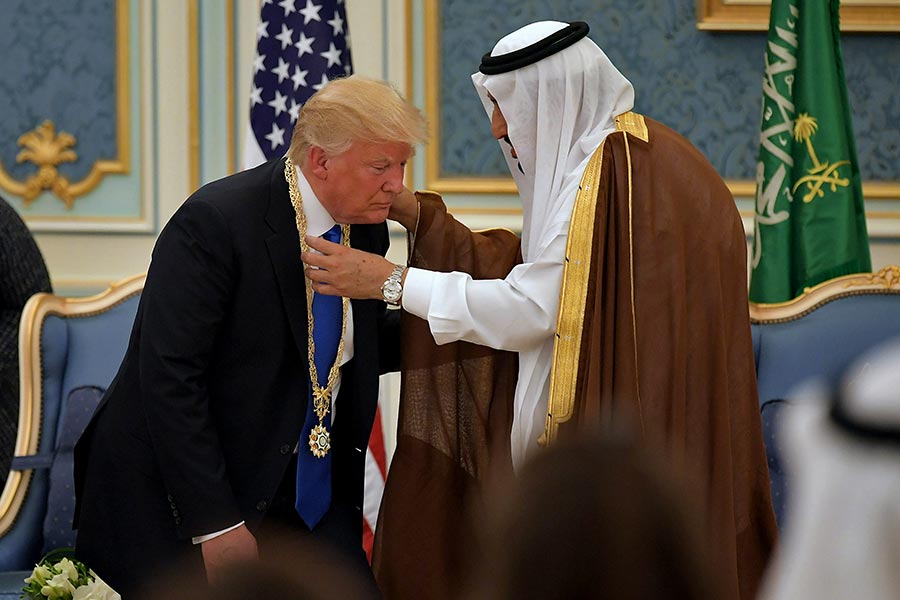 特朗普在沙特皇宮接受最高榮譽。（MANDEL NGAN/AFP/Getty Images）