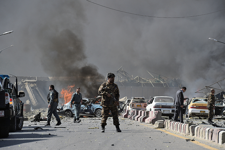遭汽車炸彈襲擊 阿富汗90死350傷