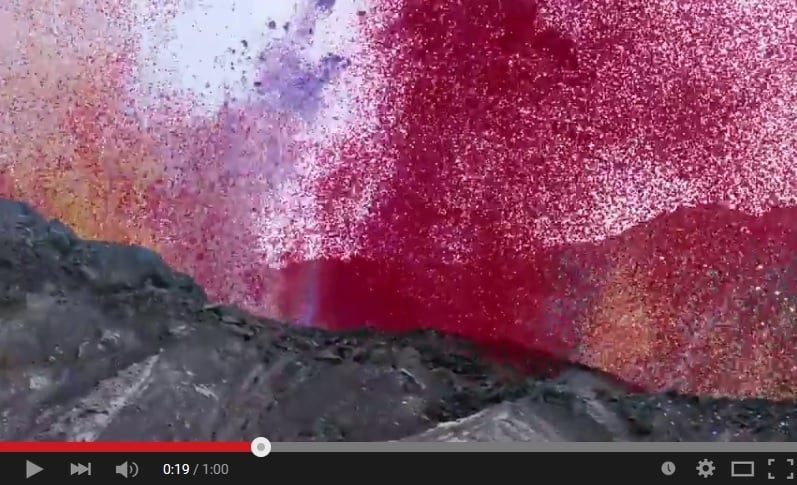 哥斯達黎加的伊拉蘇火山噴出800萬片花瓣，美不勝收。（視像擷圖）