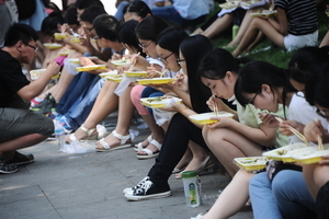 北大報告：中國青少年近視率世界第一