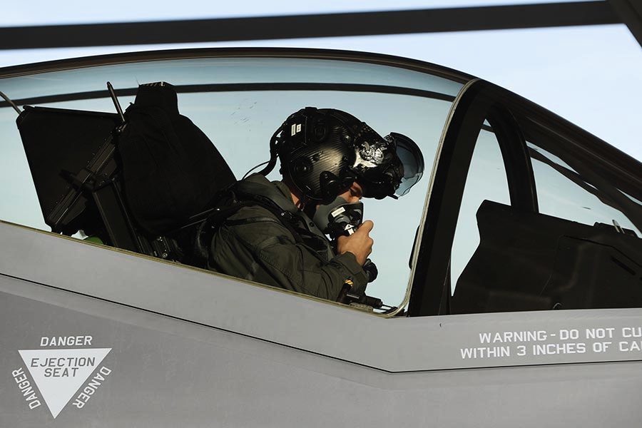 美五空軍飛行員任務中缺氧 暫停F-35訓練