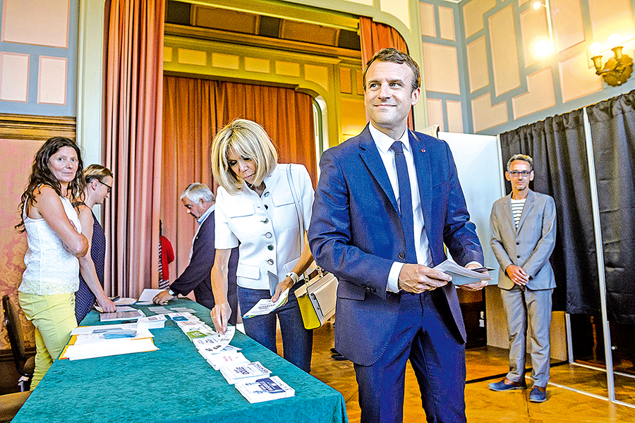 法國國會選舉首輪最後結果，總統馬克龍（Emmanuel Macron）中間派政黨和盟友預料可橫掃國民議會超過400席。掌握國會的絕大多數議席，預料有助馬克龍推動他的改革方案。（Getty Images）