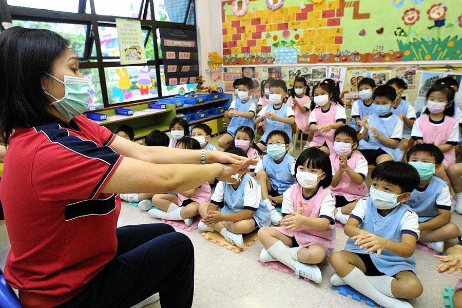 壓力大工時長 三成八受訪幼師考慮轉行