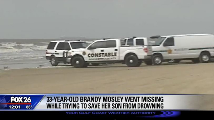 大浪襲來 美國媽媽為救四歲兒子被浪捲走喪命