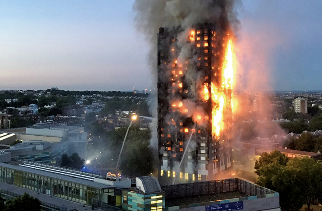 6月14日凌晨，倫敦格倫費爾大廈發生大火。（AFP）
