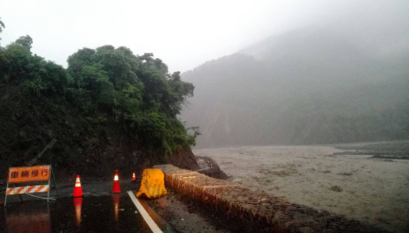 台灣大雨持續至21日 近兩萬國軍待命救災