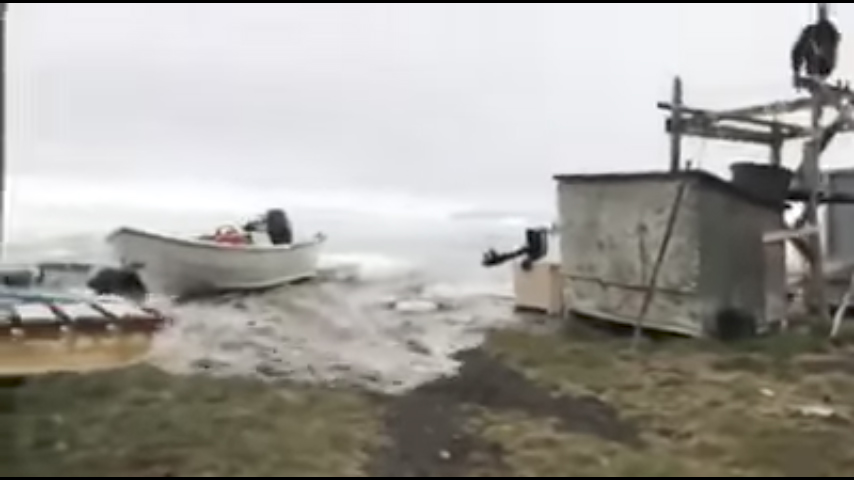 周日（18日），地震和海嘯襲擊了格陵蘭島西海岸，警察說，4人失踨，9人受傷，其中2人重傷。（視像擷圖）